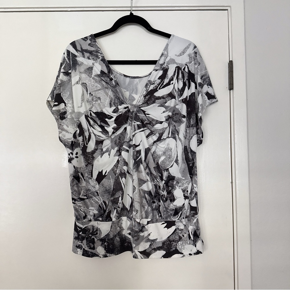White House Black Market Relaxed Ruched Blouse Black and White